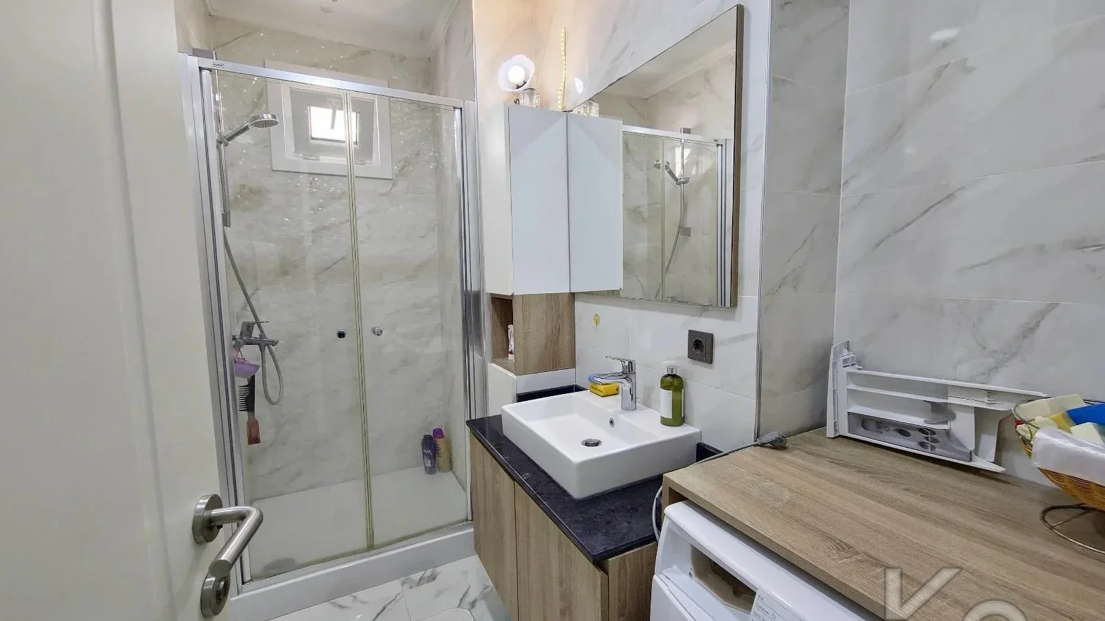 Laci̇vertcadde Suadi̇ye Ayşekadin Metro Yakini 3+1 Havuzlu 130m²
