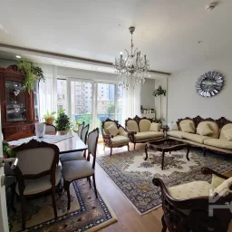 Laci̇vertcadde Suadi̇ye Ayşekadin Metro Yakini 3+1 Havuzlu 130m²