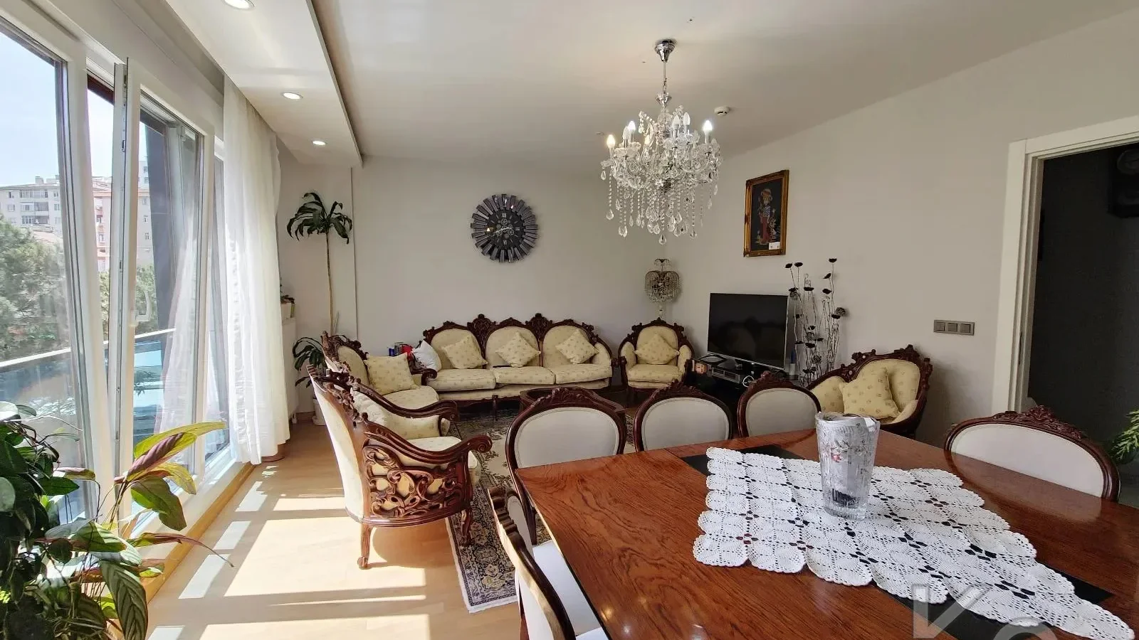 Laci̇vertcadde Suadi̇ye Ayşekadin Metro Yakini 3+1 Havuzlu 130m²