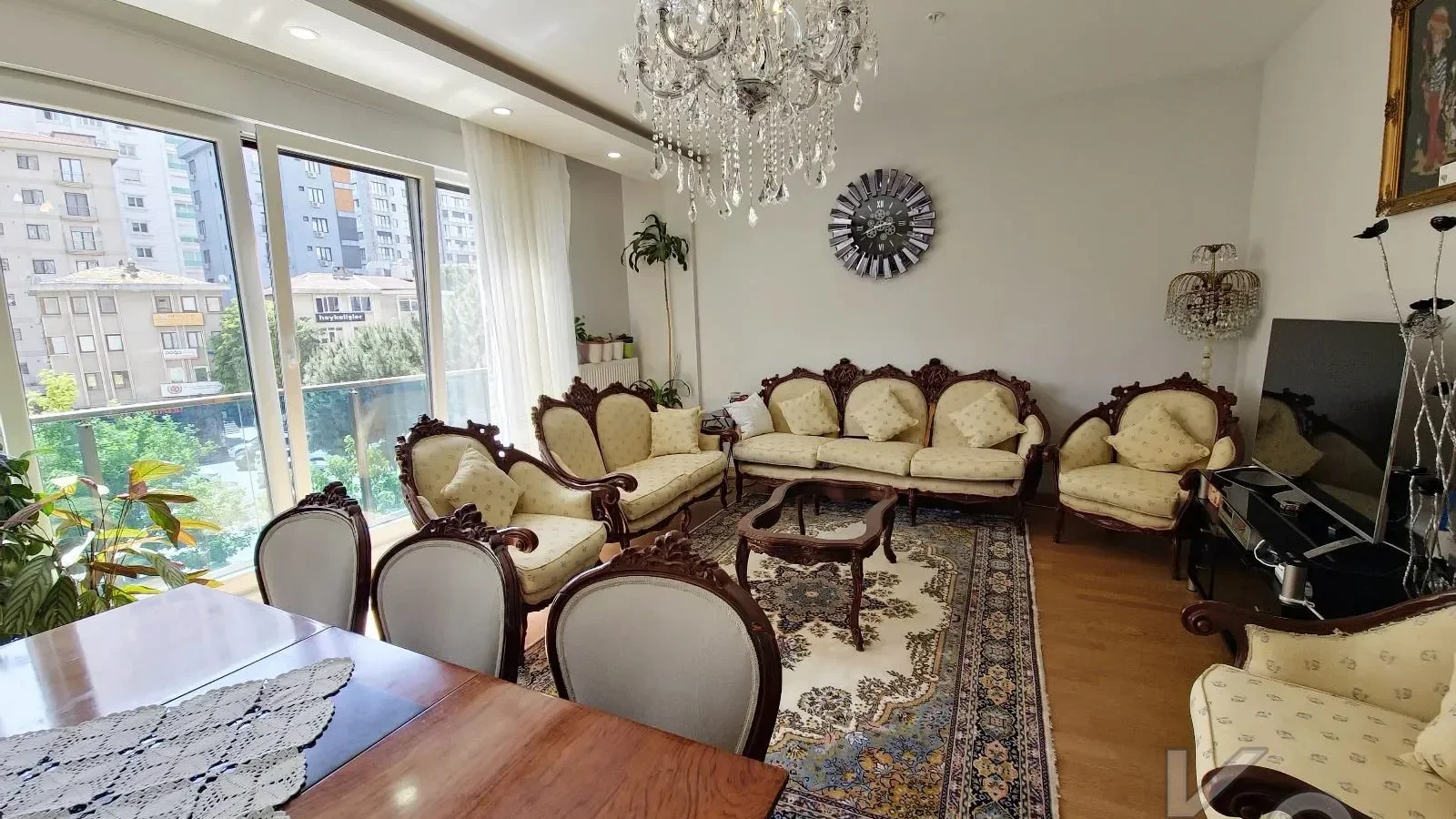 Laci̇vertcadde Suadi̇ye Ayşekadin Metro Yakini 3+1 Havuzlu 130m²