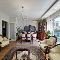Laci̇vertcadde Suadi̇ye Ayşekadin Metro Yakini 3+1 Havuzlu 130m²
