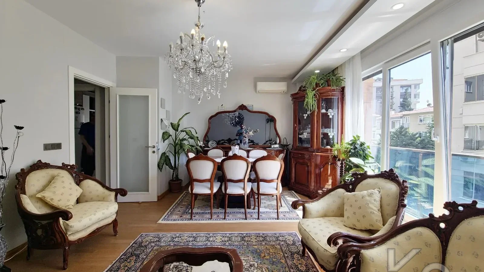 Laci̇vertcadde Suadi̇ye Ayşekadin Metro Yakini 3+1 Havuzlu 130m²