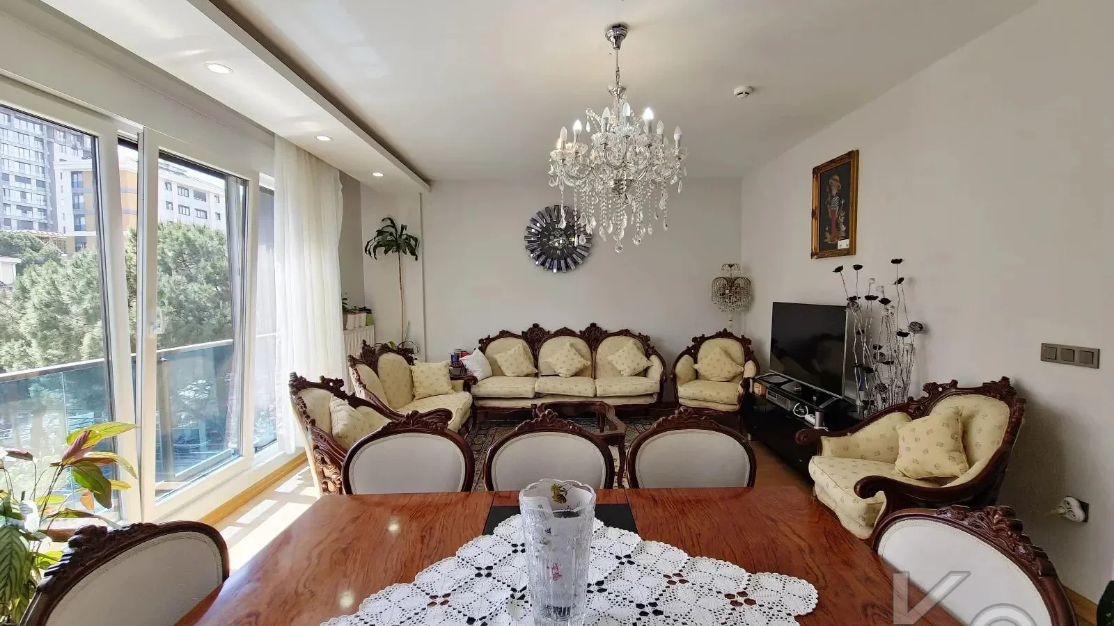 Laci̇vertcadde Suadi̇ye Ayşekadin Metro Yakini 3+1 Havuzlu 130m²