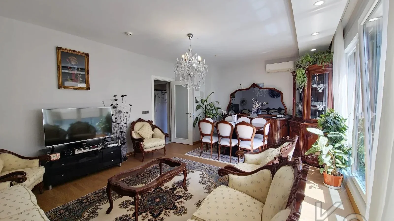 Laci̇vertcadde Suadi̇ye Ayşekadin Metro Yakini 3+1 Havuzlu 130m²