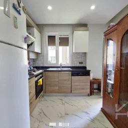 Laci̇vertcadde Suadi̇ye Ayşekadin Metro Yakini 3+1 Havuzlu 130m²