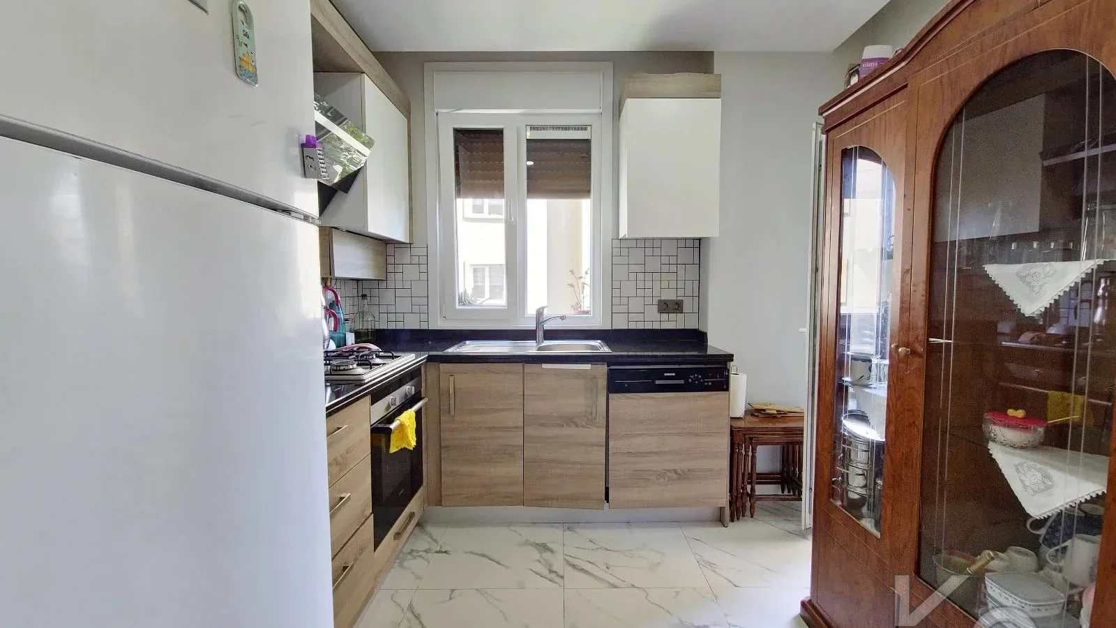 Laci̇vertcadde Suadi̇ye Ayşekadin Metro Yakini 3+1 Havuzlu 130m²