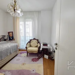 Laci̇vertcadde Suadi̇ye Ayşekadin Metro Yakini 3+1 Havuzlu 130m²