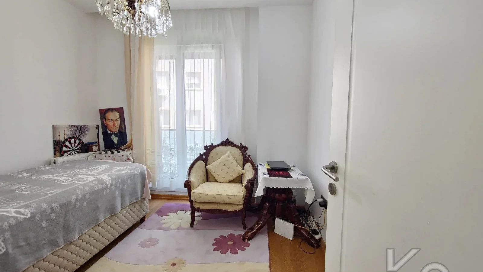 Laci̇vertcadde Suadi̇ye Ayşekadin Metro Yakini 3+1 Havuzlu 130m²
