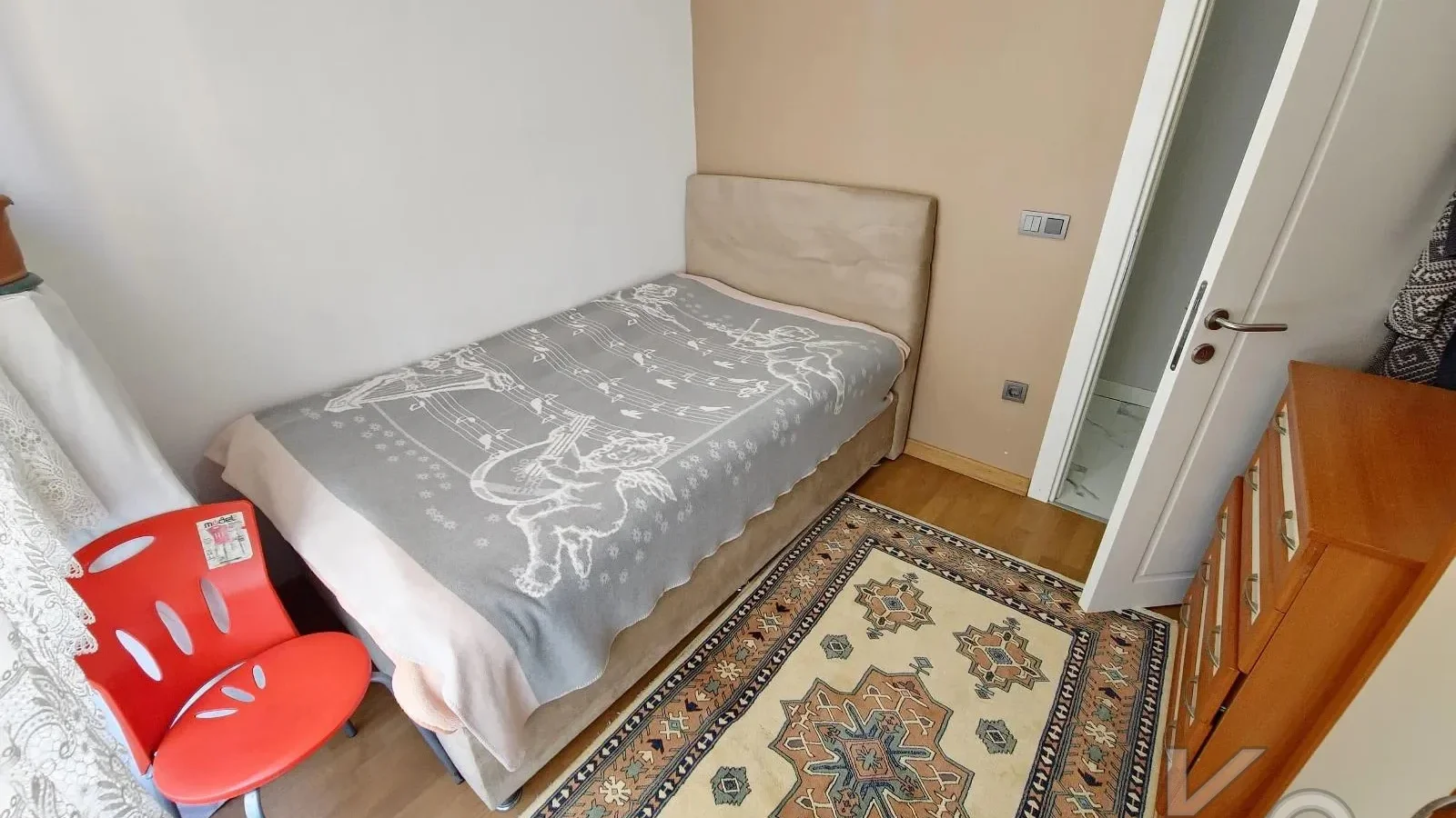 Laci̇vertcadde Suadi̇ye Ayşekadin Metro Yakini 3+1 Havuzlu 130m²