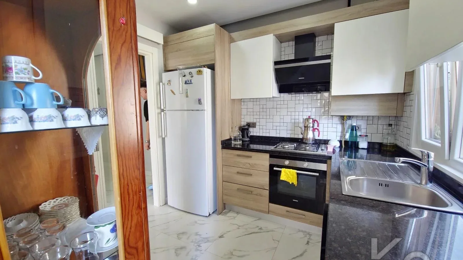 Laci̇vertcadde Suadi̇ye Ayşekadin Metro Yakini 3+1 Havuzlu 130m²