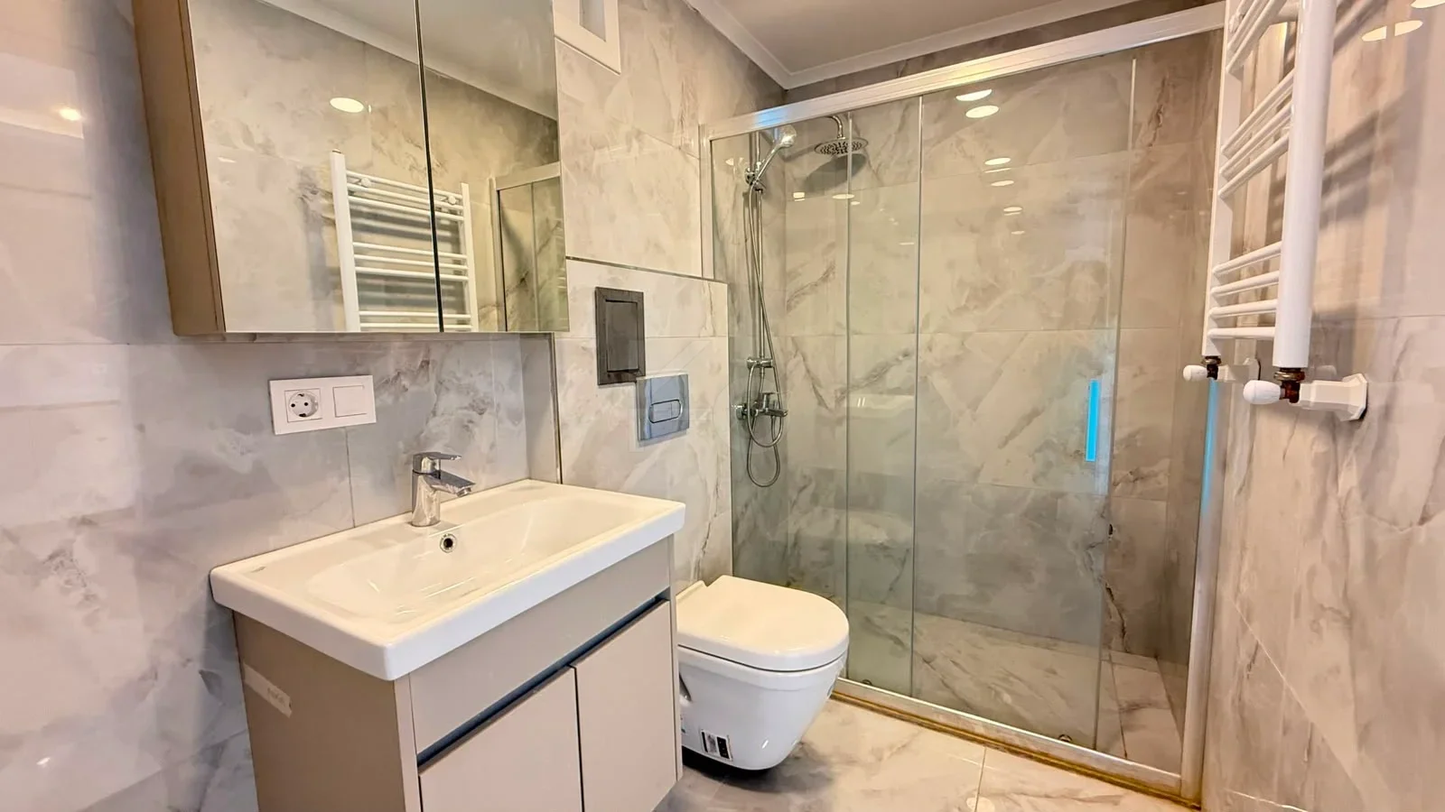 Academy Suadiye Cadde Ve Marmaraya Çok Yakın Sıfır 1+1 Satılık