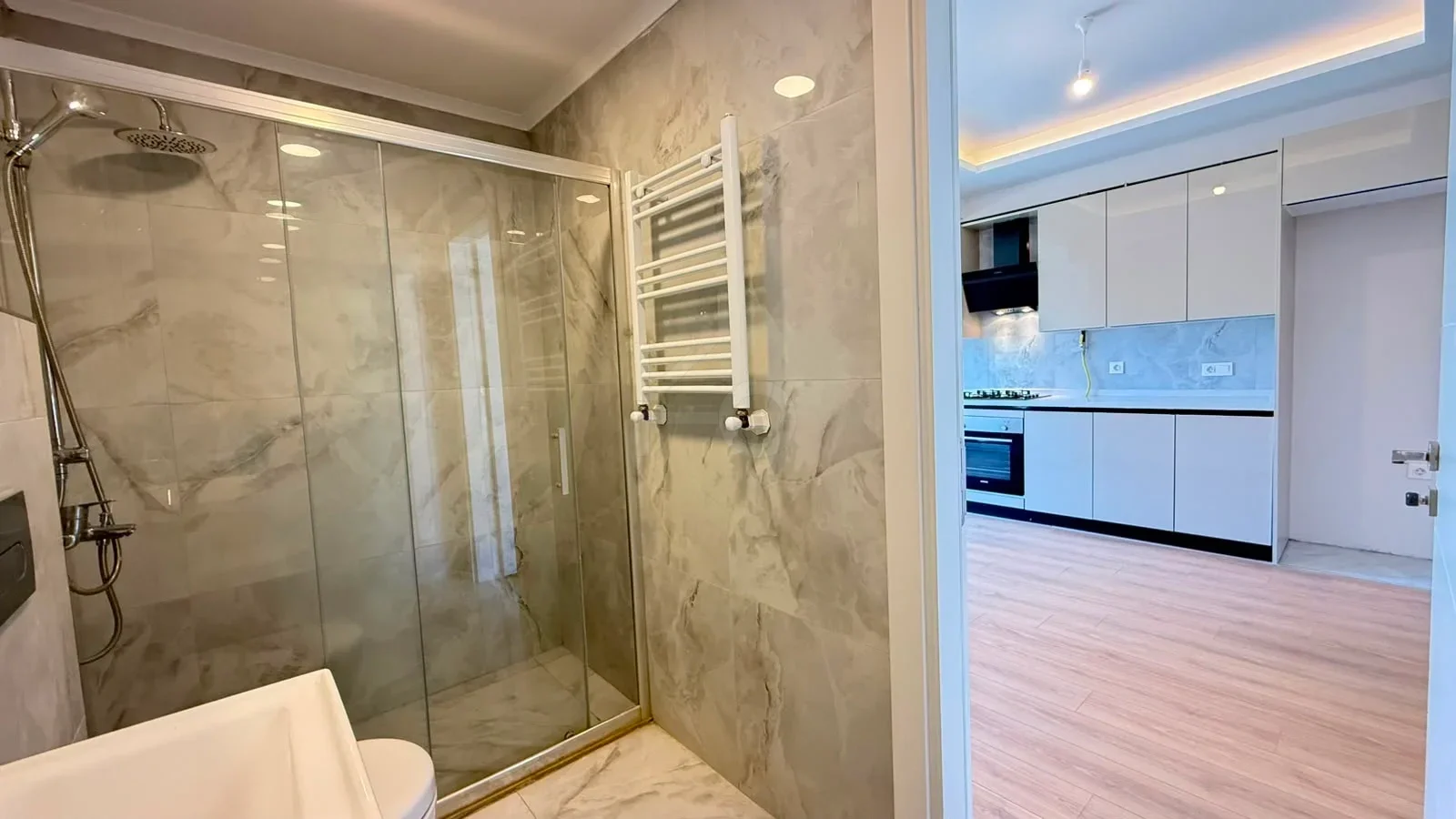 Academy Suadiye Cadde Ve Marmaraya Çok Yakın Sıfır 1+1 Satılık