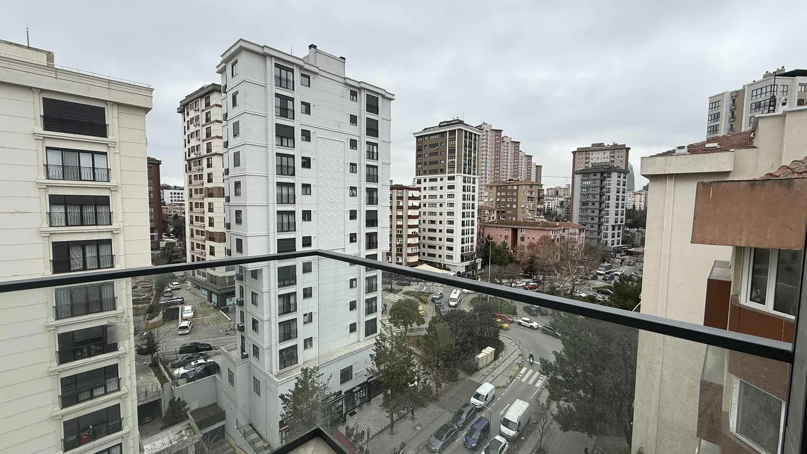 Kozzy Avm Yakınında Satılık 2+1 Daire