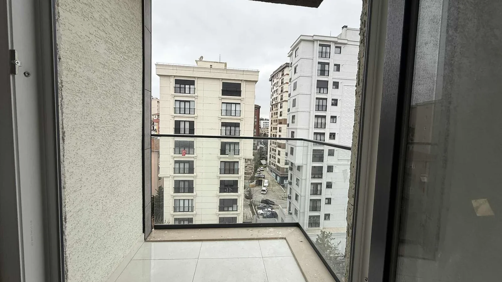 Kozzy Avm Yakınında Satılık 2+1 Daire
