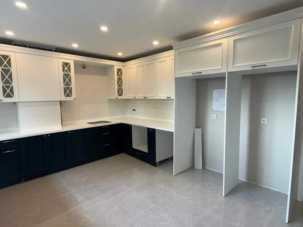 Lacivert Cadde Suadiye Yalı Parseli Deniz Ve Doğa İle İçiçe Sıfır 190m² Net 4+1