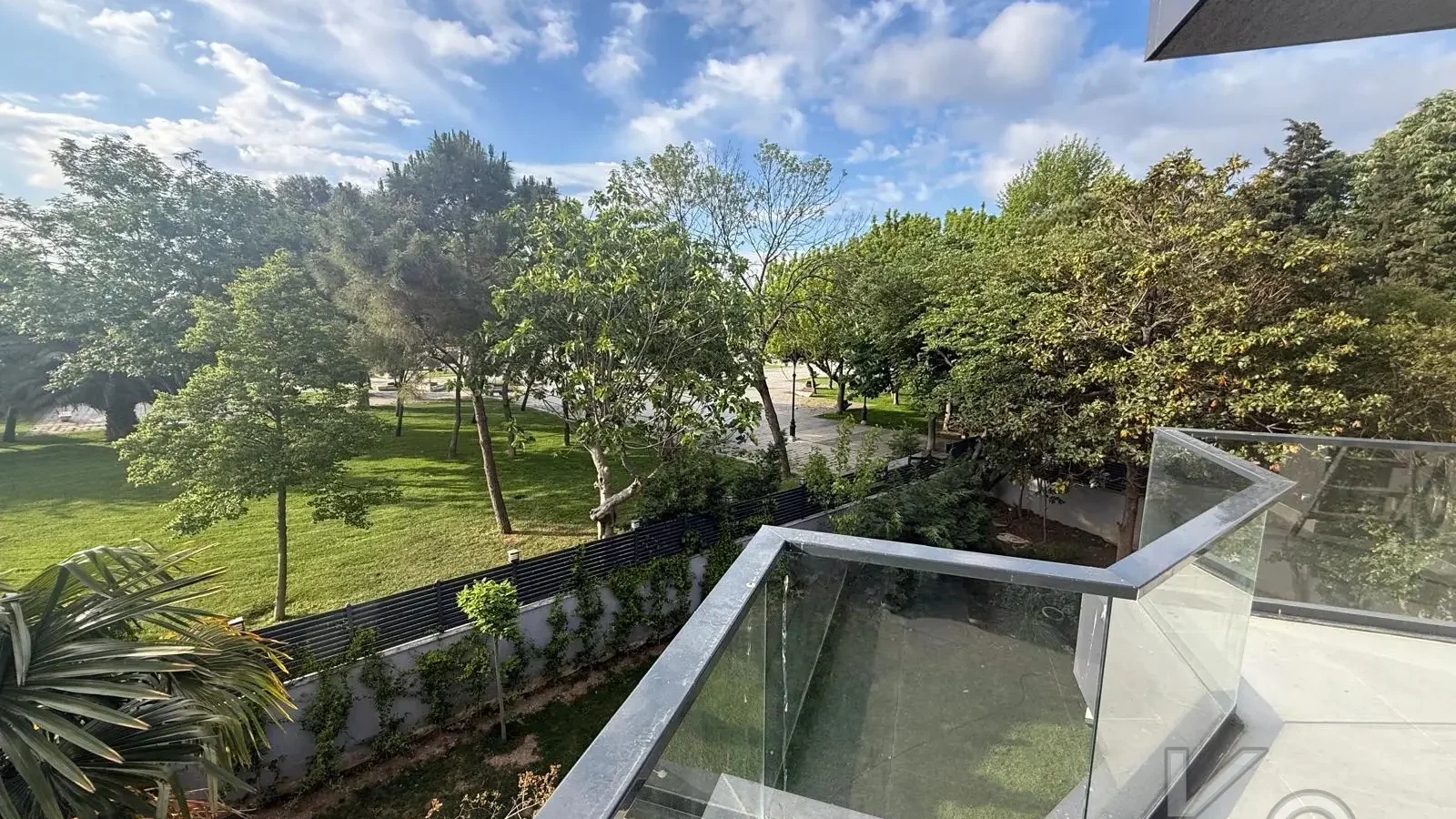 Lacivert Cadde Suadiye Yalı Parseli Deniz Ve Doğa İle İçiçe Sıfır 190m² Net 4+1