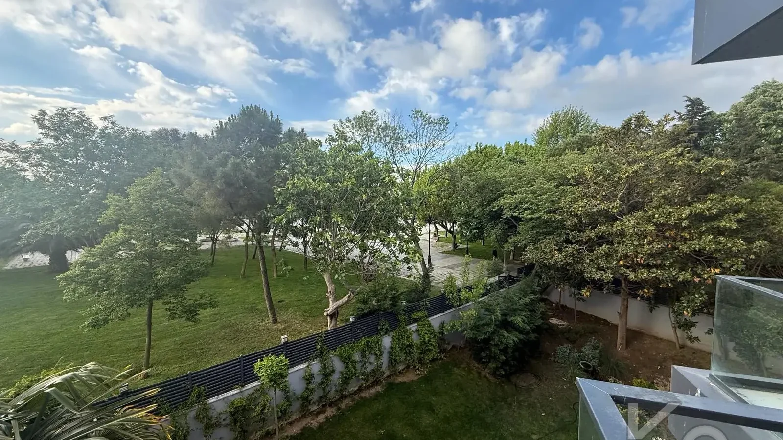 Lacivert Cadde Suadiye Yalı Parseli Deniz Ve Doğa İle İçiçe Sıfır 190m² Net 4+1