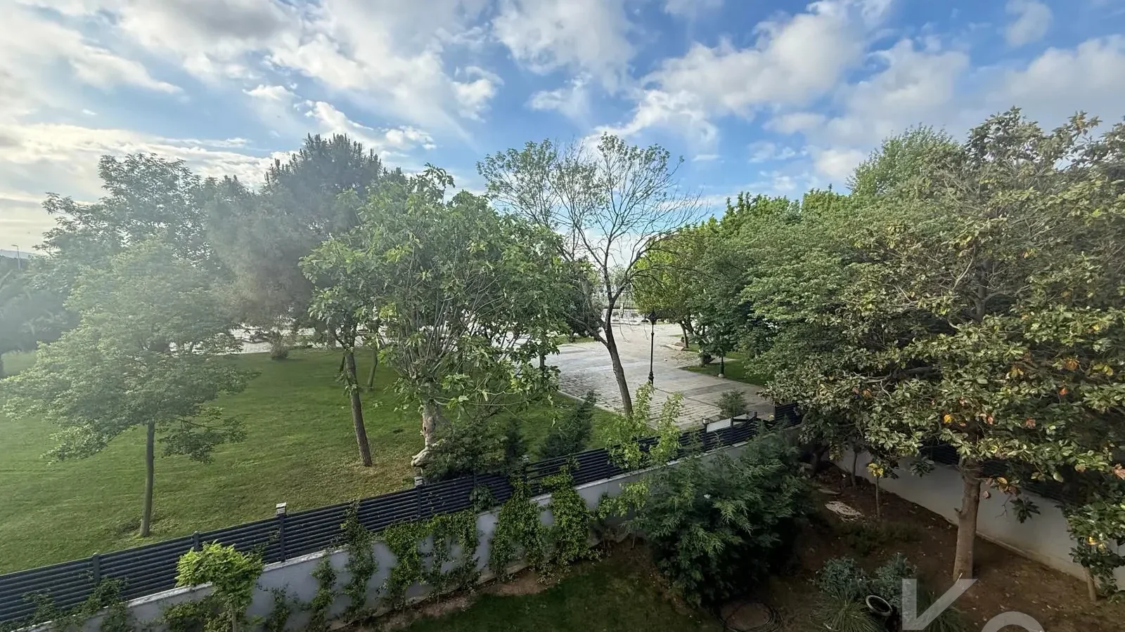 Lacivert Cadde Suadiye Yalı Parseli Deniz Ve Doğa İle İçiçe Sıfır 190m² Net 4+1