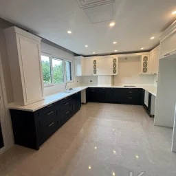 Lacivert Cadde Suadiye Yalı Parseli Deniz Ve Doğa İle İçiçe Sıfır 190m² Net 4+1