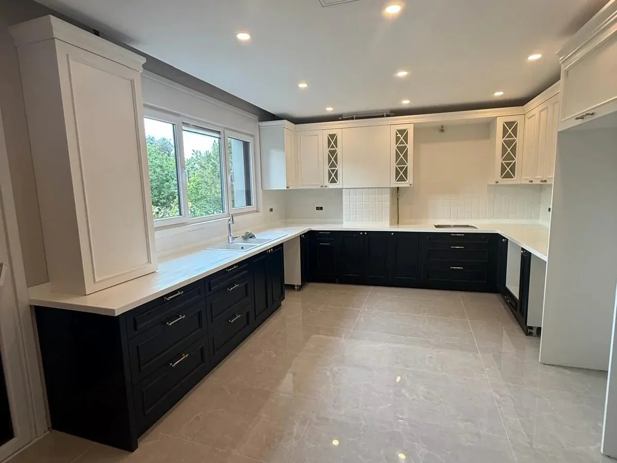 Lacivert Cadde Suadiye Yalı Parseli Deniz Ve Doğa İle İçiçe Sıfır 190m² Net 4+1