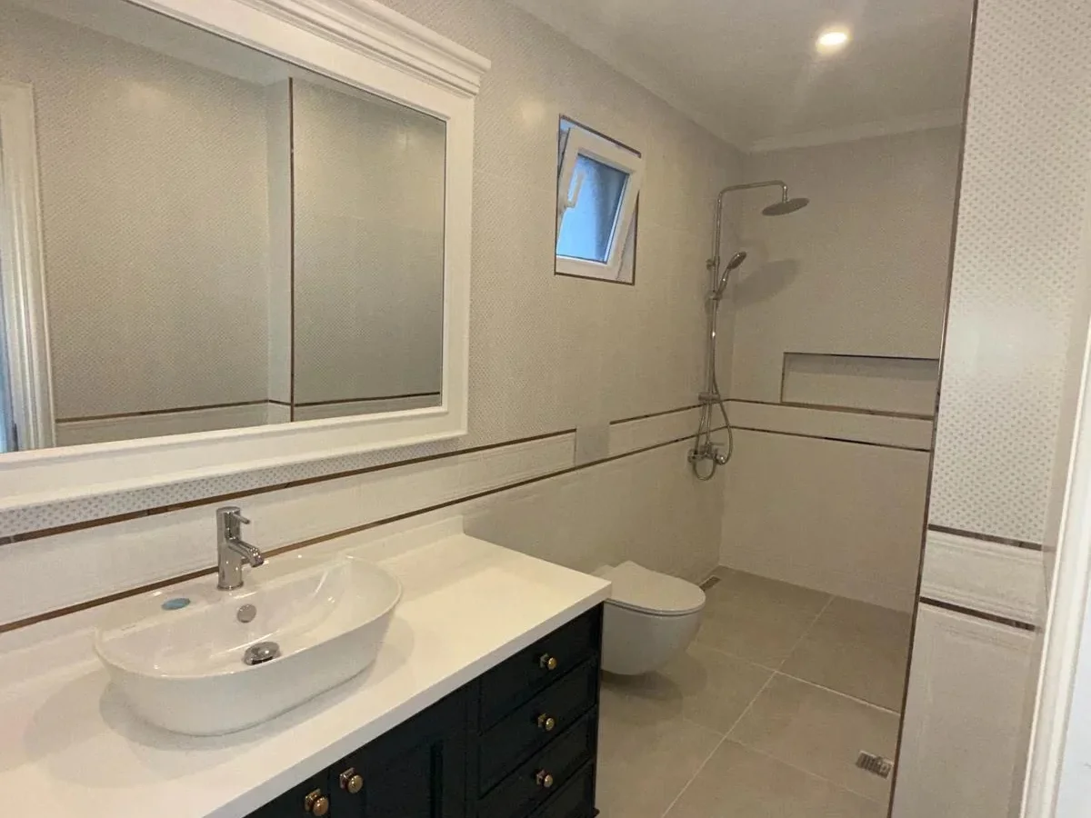 Lacivert Cadde Suadiye Yalı Parseli Deniz Ve Doğa İle İçiçe Sıfır 190m² Net 4+1