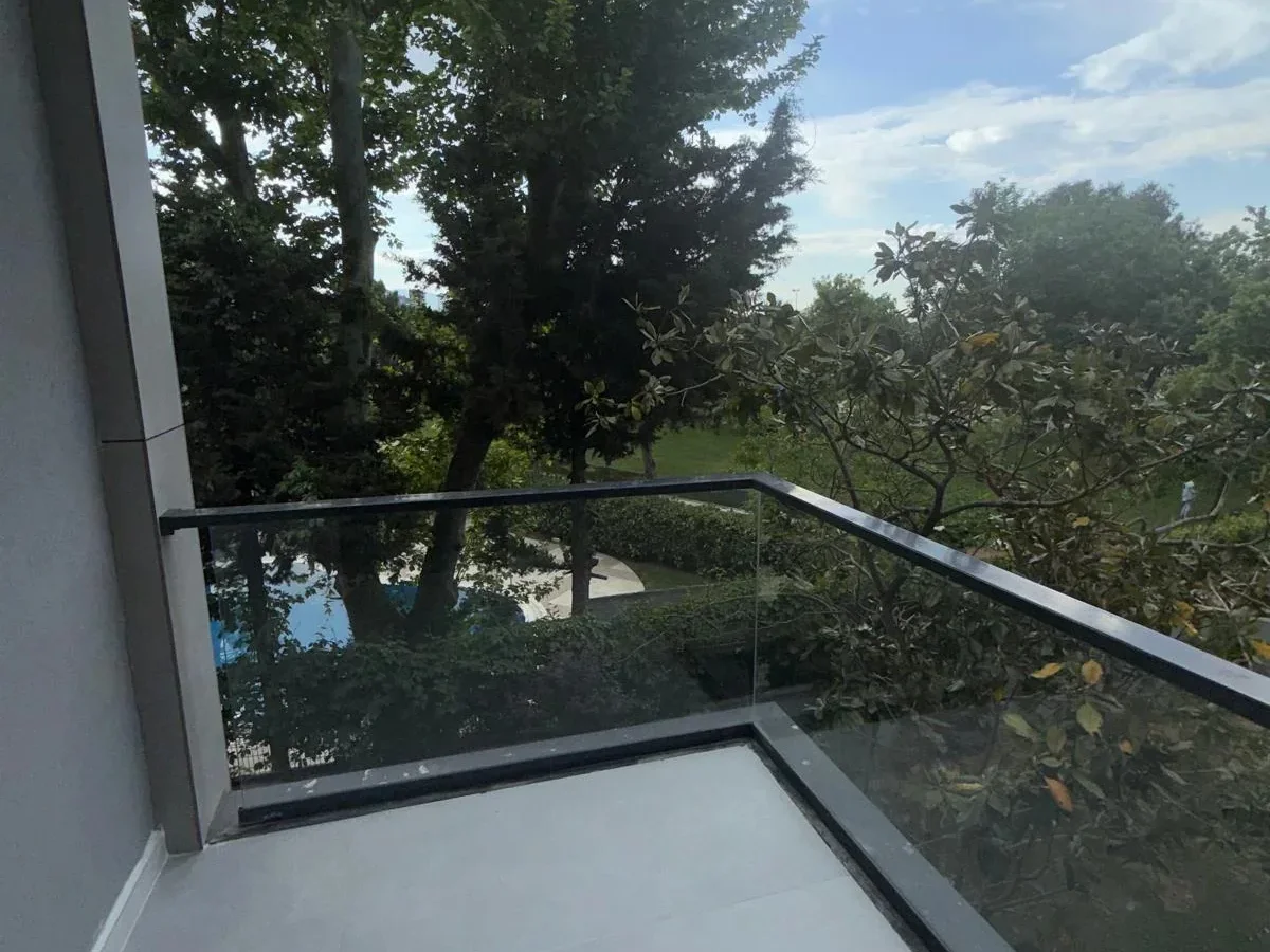 Lacivert Cadde Suadiye Yalı Parseli Deniz Ve Doğa İle İçiçe Sıfır 190m² Net 4+1