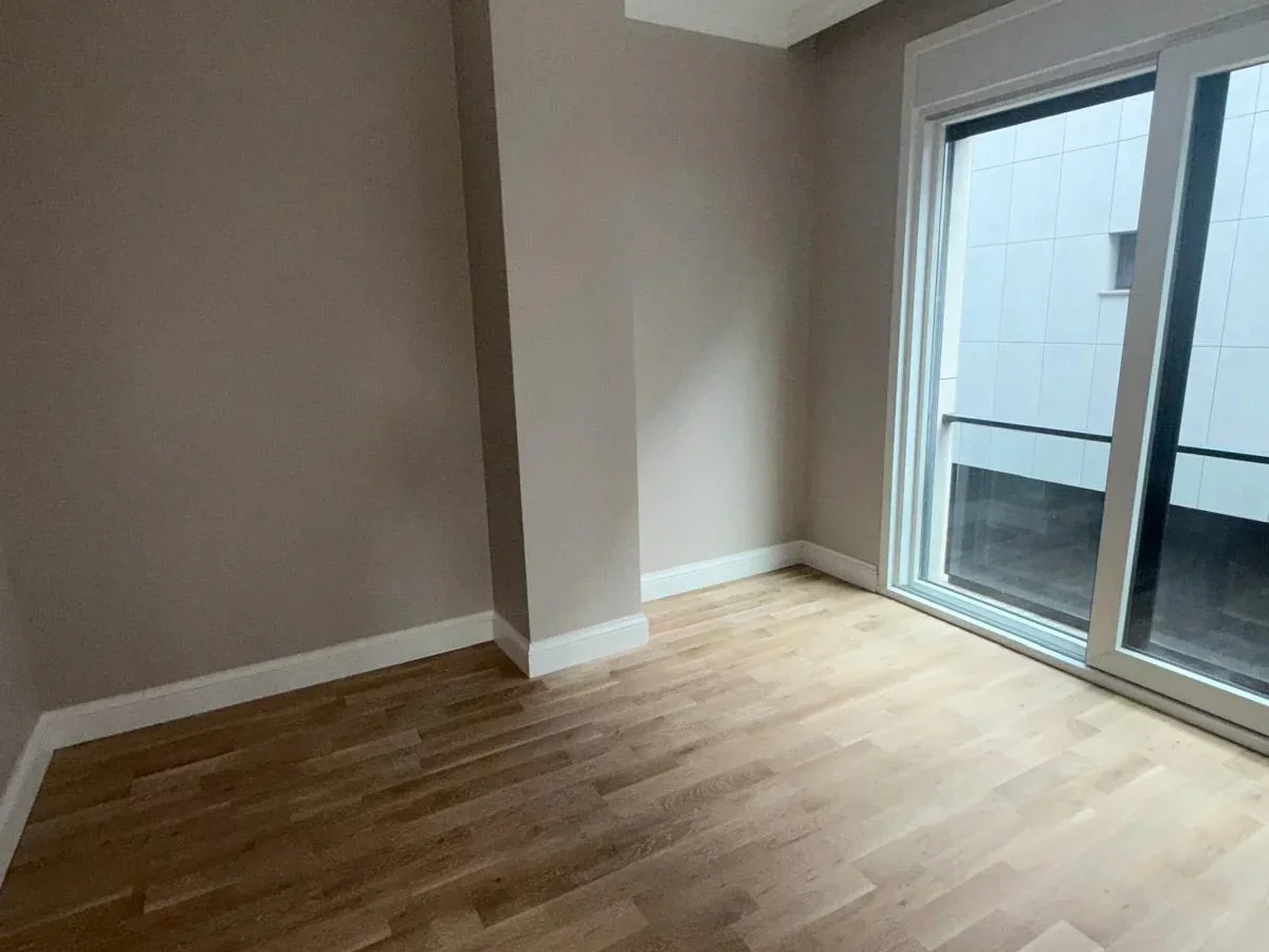 Lacivert Cadde Suadiye Yalı Parseli Deniz Ve Doğa İle İçiçe Sıfır 190m² Net 4+1