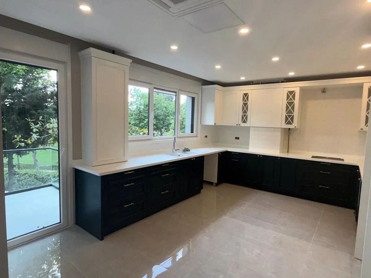 Lacivert Cadde Suadiye Yalı Parseli Deniz Ve Doğa İle İçiçe Sıfır 190m² Net 4+1