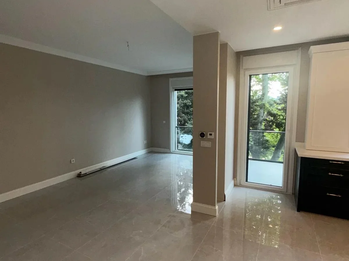 Lacivert Cadde Suadiye Yalı Parseli Deniz Ve Doğa İle İçiçe Sıfır 190m² Net 4+1