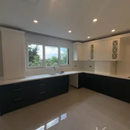Lacivert Cadde Suadiye Yalı Parseli Deniz Ve Doğa İle İçiçe Sıfır 190m² Net 4+1