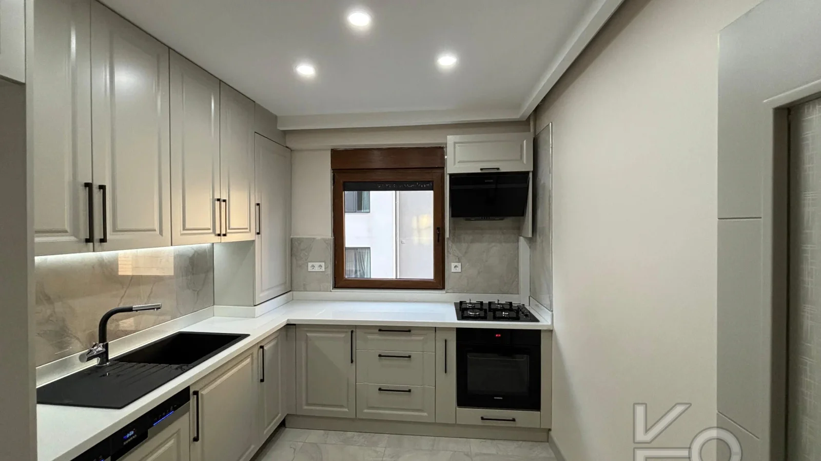 Laci̇vertcadde Caddebostan 2015 Yapimi İçi̇ Yeni̇lenmi̇ş 3+1