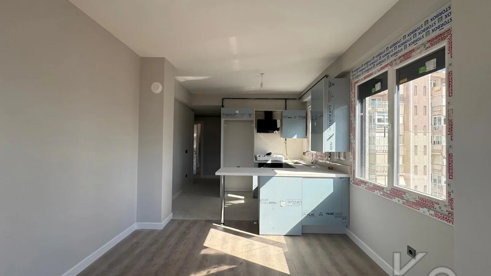 Laci̇vert Cadde Kozyataği Yatirimlik/oturumluk Firsat 52m²net 1+1