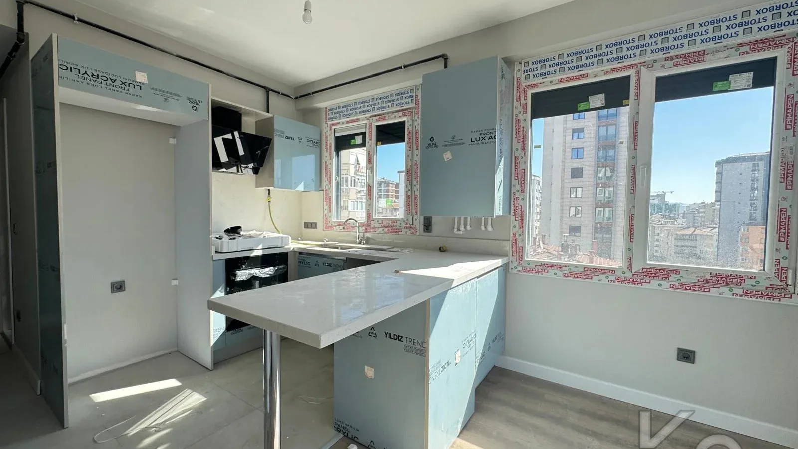 Laci̇vert Cadde Kozyataği Yatirimlik/oturumluk Firsat 52m²net 1+1