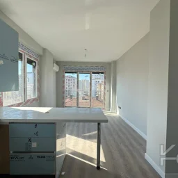 Laci̇vert Cadde Kozyataği Yatirimlik/oturumluk Firsat 52m²net 1+1