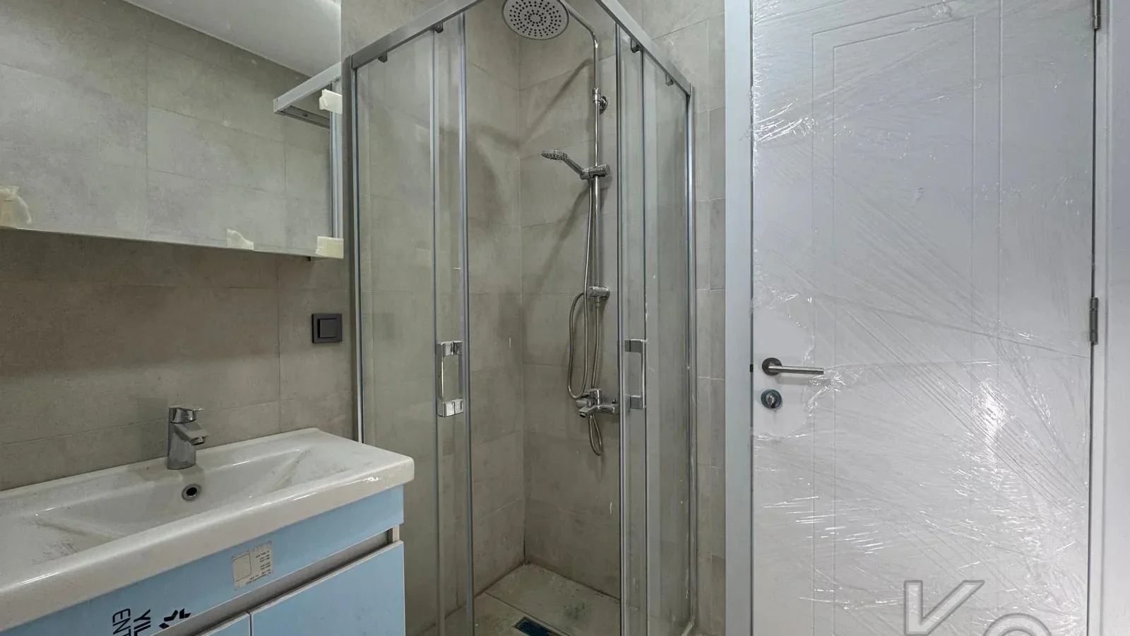 Laci̇vert Cadde Kozyataği Yatirimlik/oturumluk Firsat 52m²net 1+1