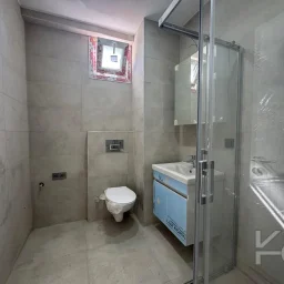 Laci̇vert Cadde Kozyataği Yatirimlik/oturumluk Firsat 52m²net 1+1