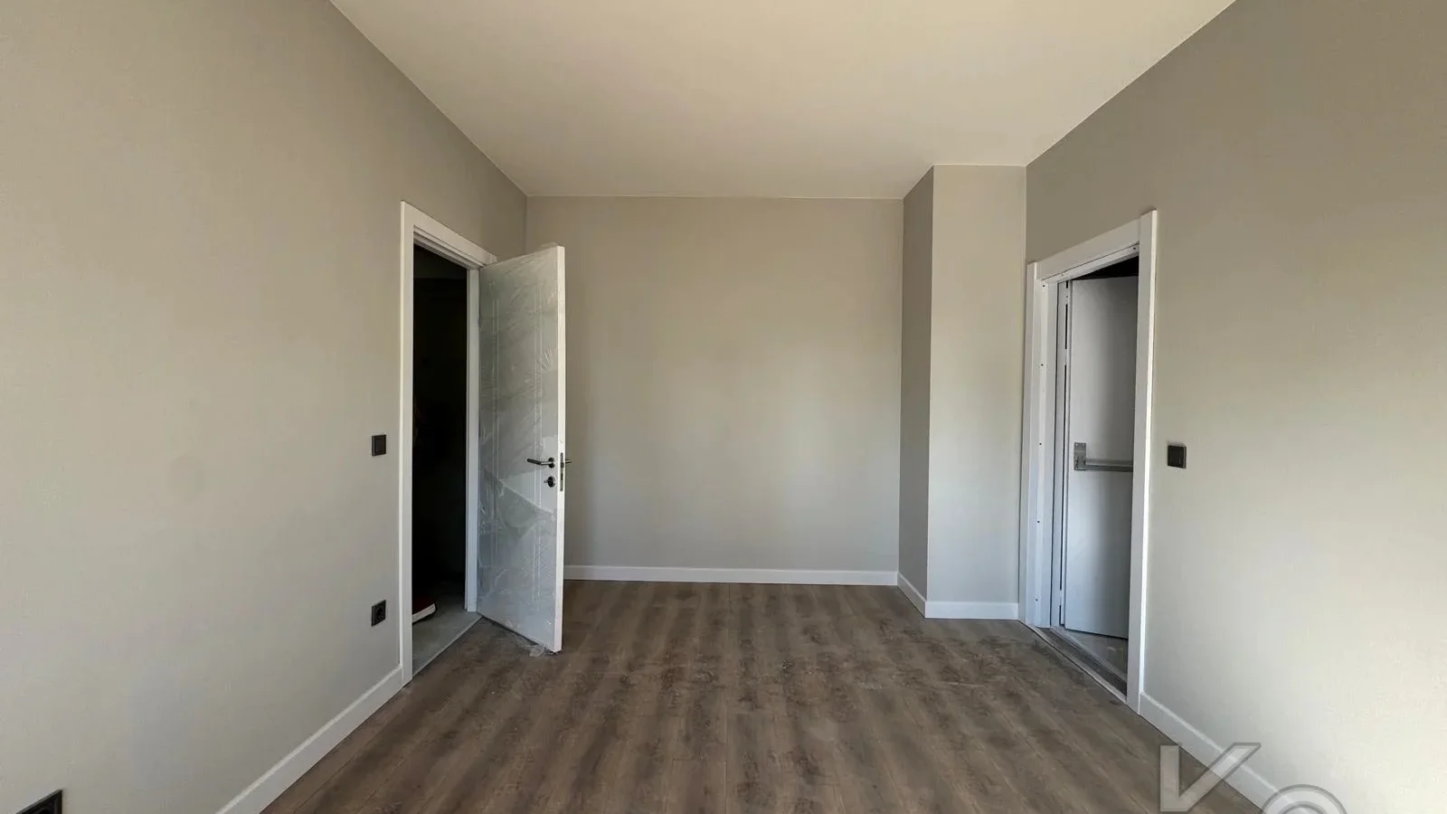 Laci̇vert Cadde Kozyataği Yatirimlik/oturumluk Firsat 52m²net 1+1