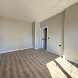 Laci̇vert Cadde Kozyataği Yatirimlik/oturumluk Firsat 52m²net 1+1
