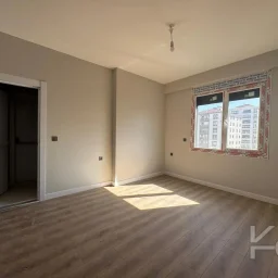Laci̇vert Cadde Kozyataği Yatirimlik/oturumluk Firsat 52m²net 1+1