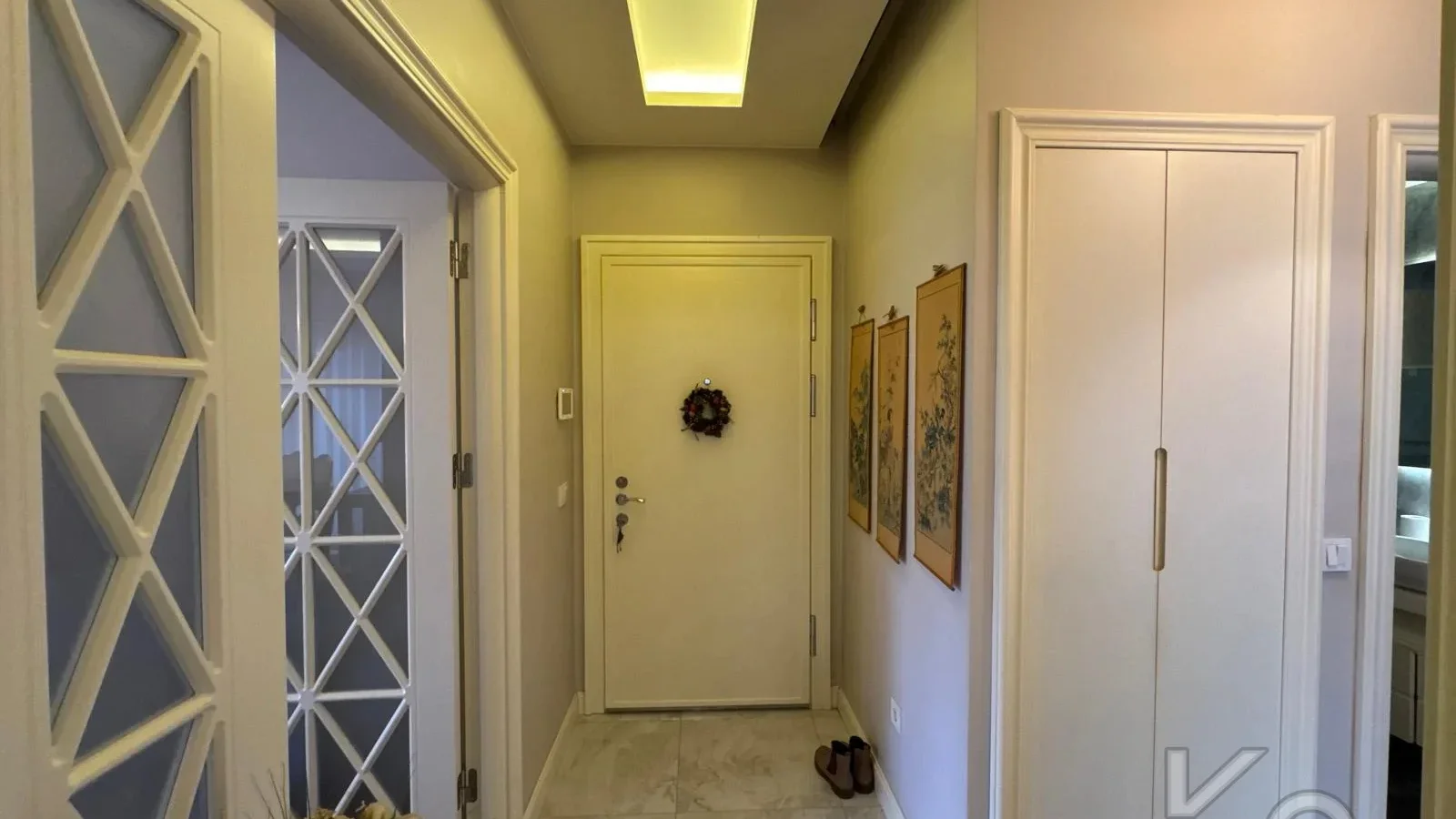 Laci̇vertcadde Taş Mektep'de 7/24 Güvenli̇kli̇ Havuzlu 70m² Net 2+1