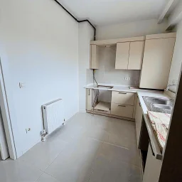 Kozyatağı Merkezi Konumda Geniş Kullanımlı Satılık 2+1 Daire