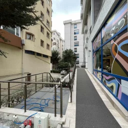 Kozyatağı Merkezi Konumda Geniş Kullanımlı Satılık 2+1 Daire