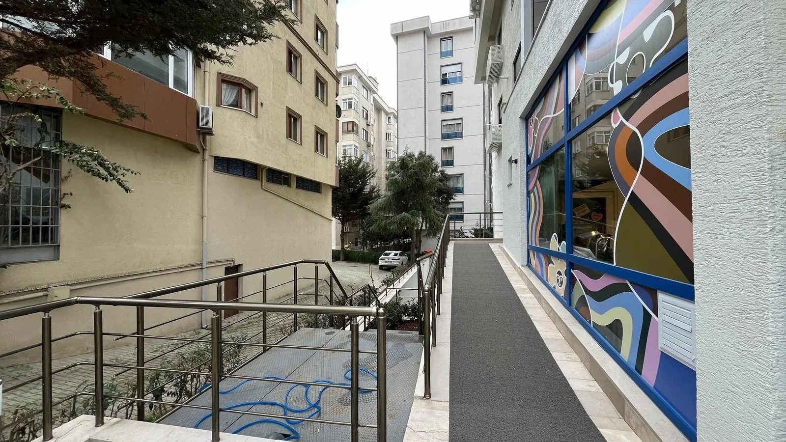 Kozyatağı Merkezi Konumda Geniş Kullanımlı Satılık 2+1 Daire