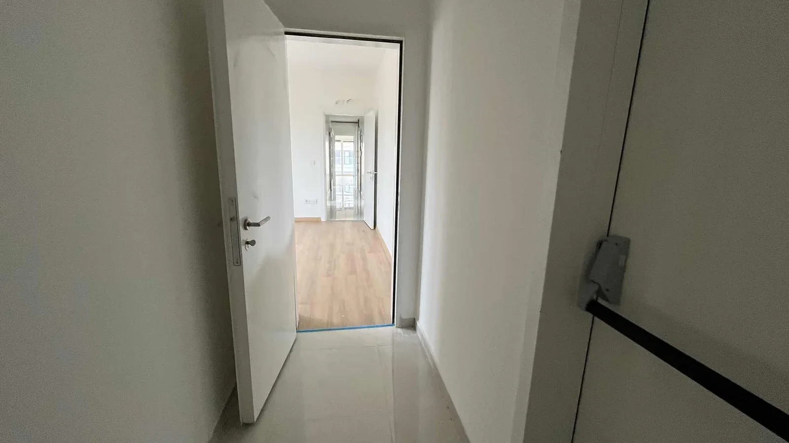 Kozyatağı Merkezi Konumda Geniş Kullanımlı Satılık 2+1 Daire