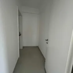 Kozyatağı Merkezi Konumda Geniş Kullanımlı Satılık 2+1 Daire