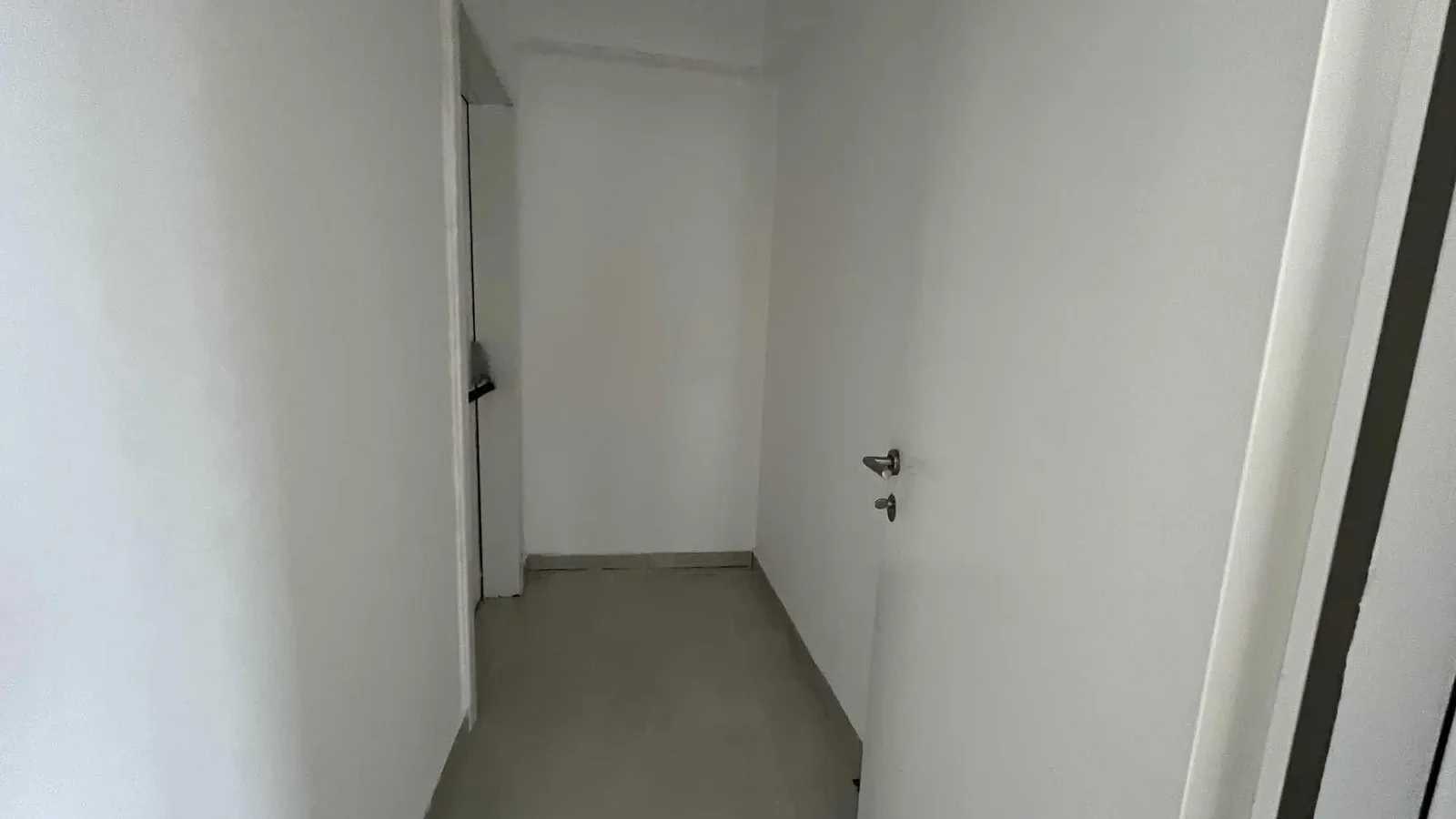 Kozyatağı Merkezi Konumda Geniş Kullanımlı Satılık 2+1 Daire