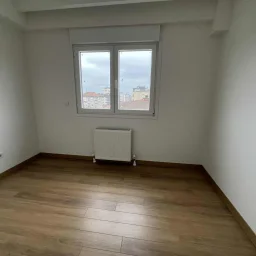 Kozyatağı Merkezi Konumda Geniş Kullanımlı Satılık 2+1 Daire