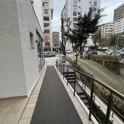 Kozyatağı Merkezi Konumda Geniş Kullanımlı Satılık 2+1 Daire