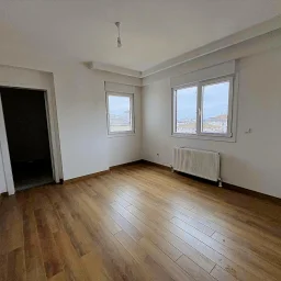Kozyatağı Merkezi Konumda Geniş Kullanımlı Satılık 2+1 Daire