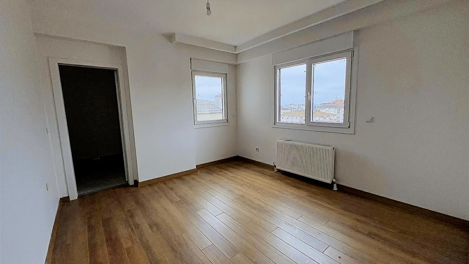 Kozyatağı Merkezi Konumda Geniş Kullanımlı Satılık 2+1 Daire